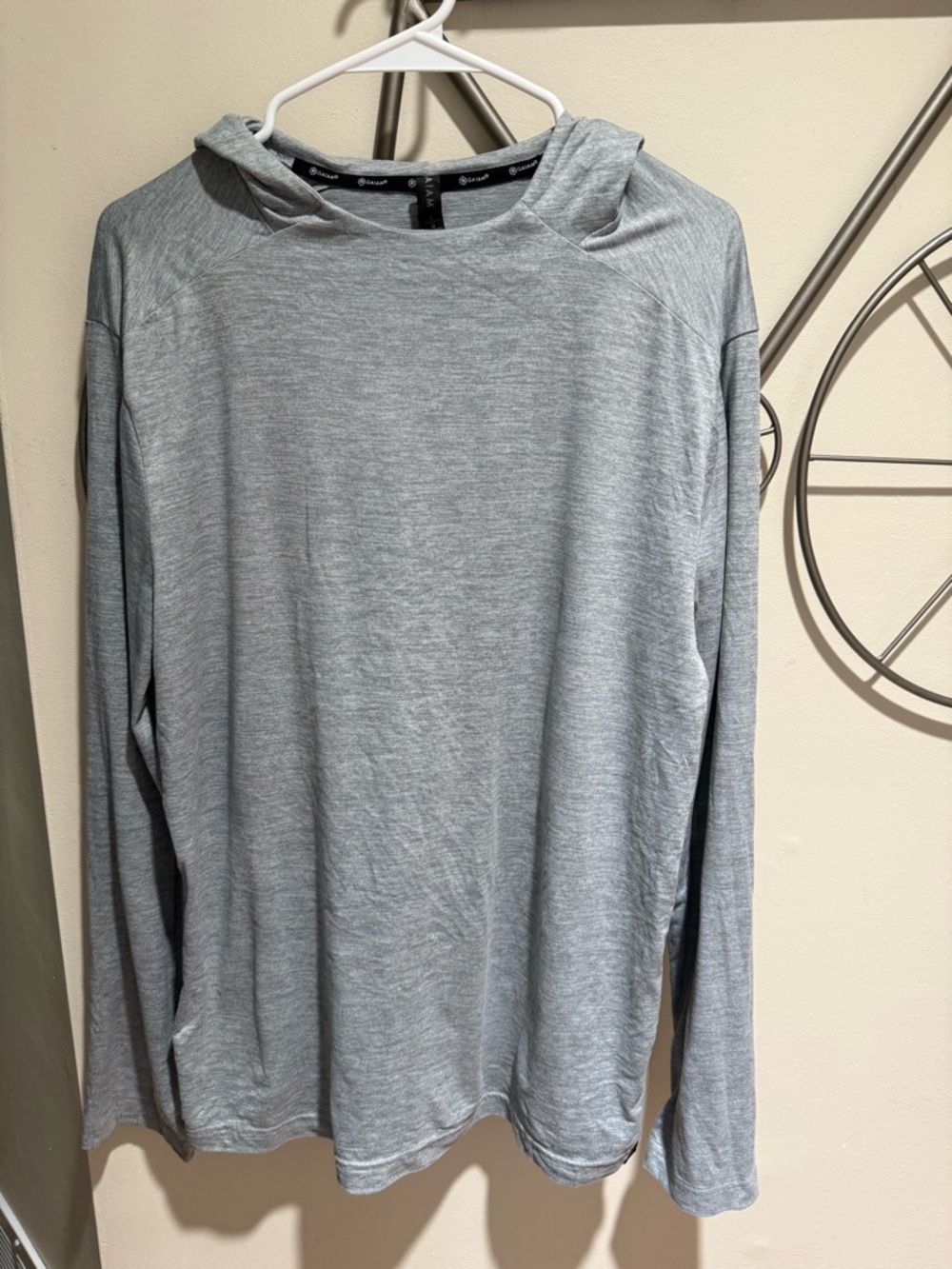 Gaiam Men’s Light Gray Hooded Long Sleeve Tee Size L Activewear Athleisure Yoga